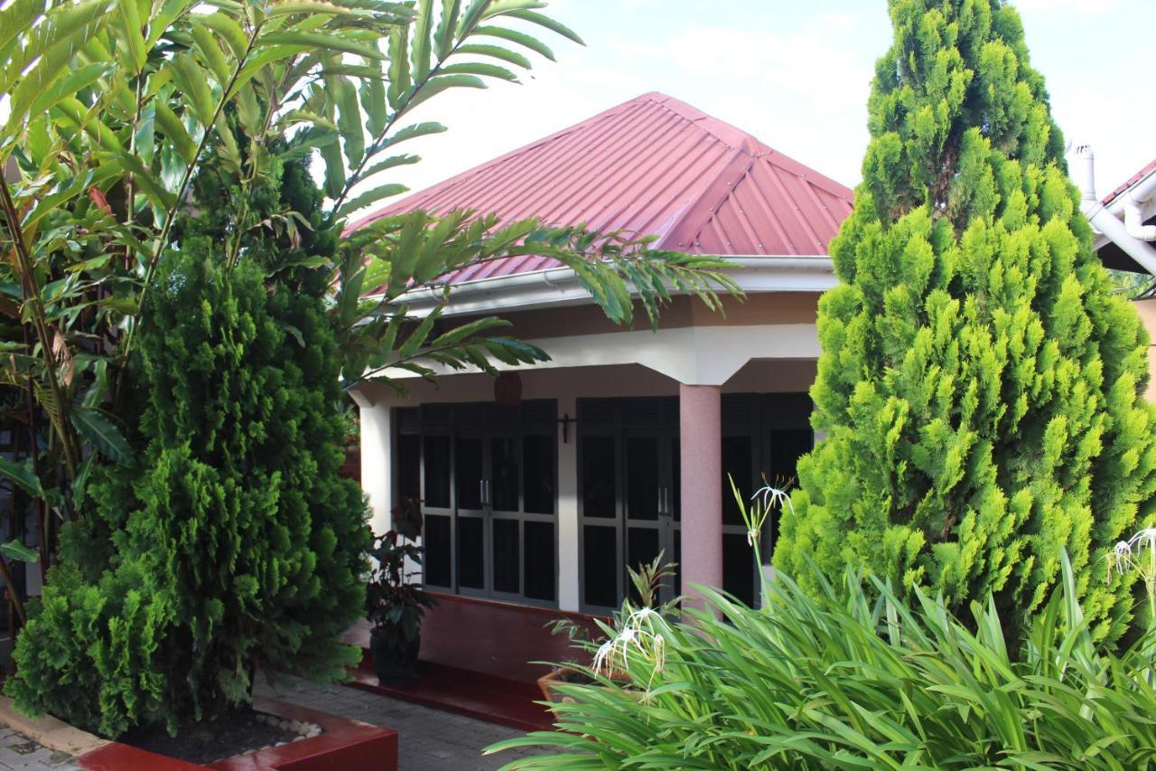 Montane Safaris Hotel Fort Portal Экстерьер фото