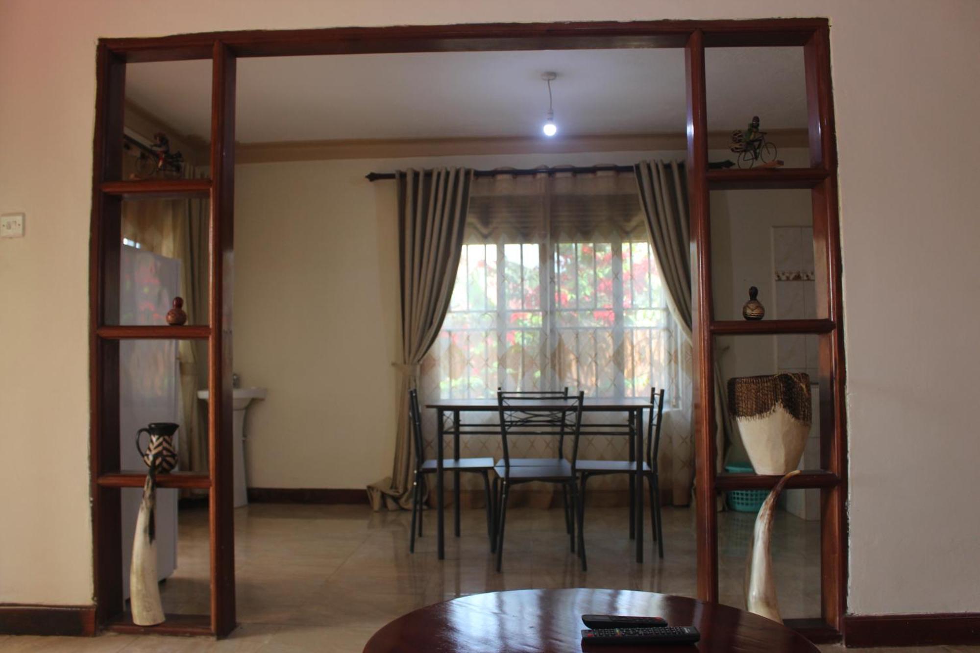 Montane Safaris Hotel Fort Portal Экстерьер фото