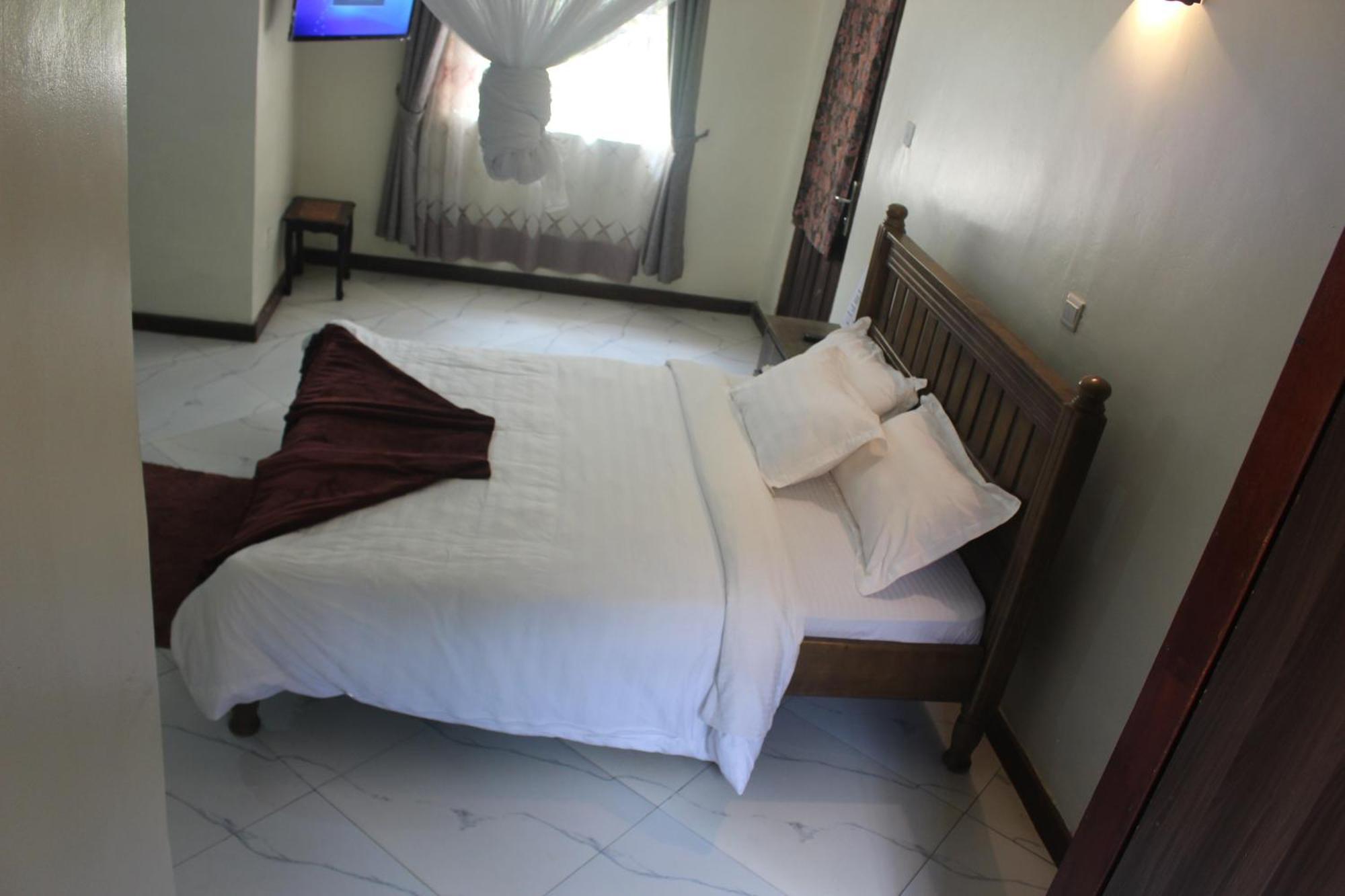 Montane Safaris Hotel Fort Portal Экстерьер фото