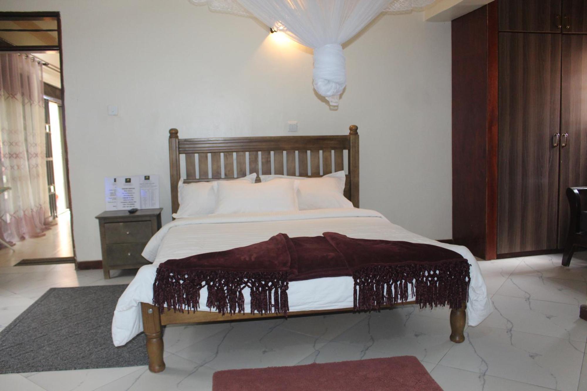 Montane Safaris Hotel Fort Portal Экстерьер фото