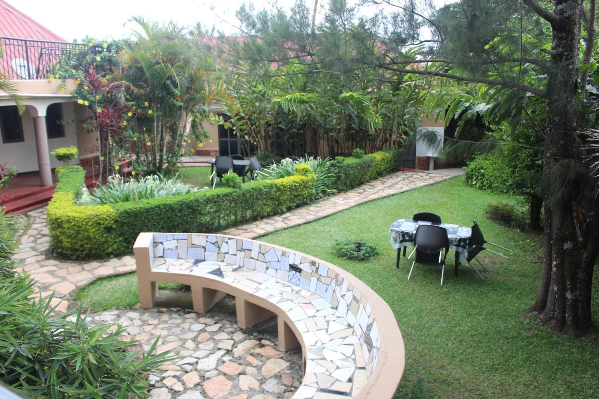Montane Safaris Hotel Fort Portal Экстерьер фото