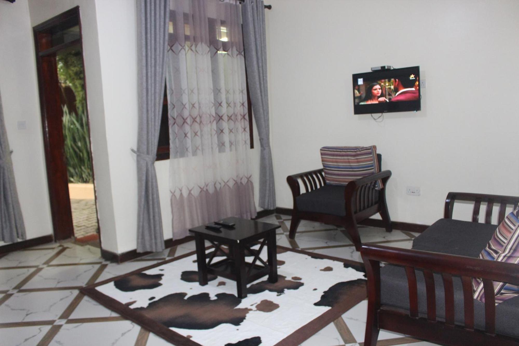 Montane Safaris Hotel Fort Portal Экстерьер фото